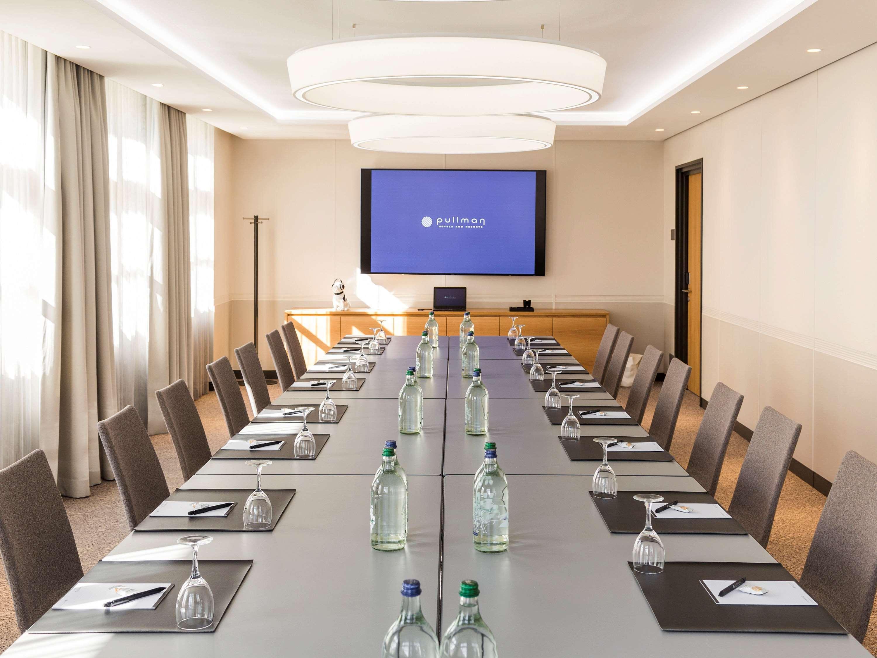 Pullman Basel Europe Hotel Екстериор снимка