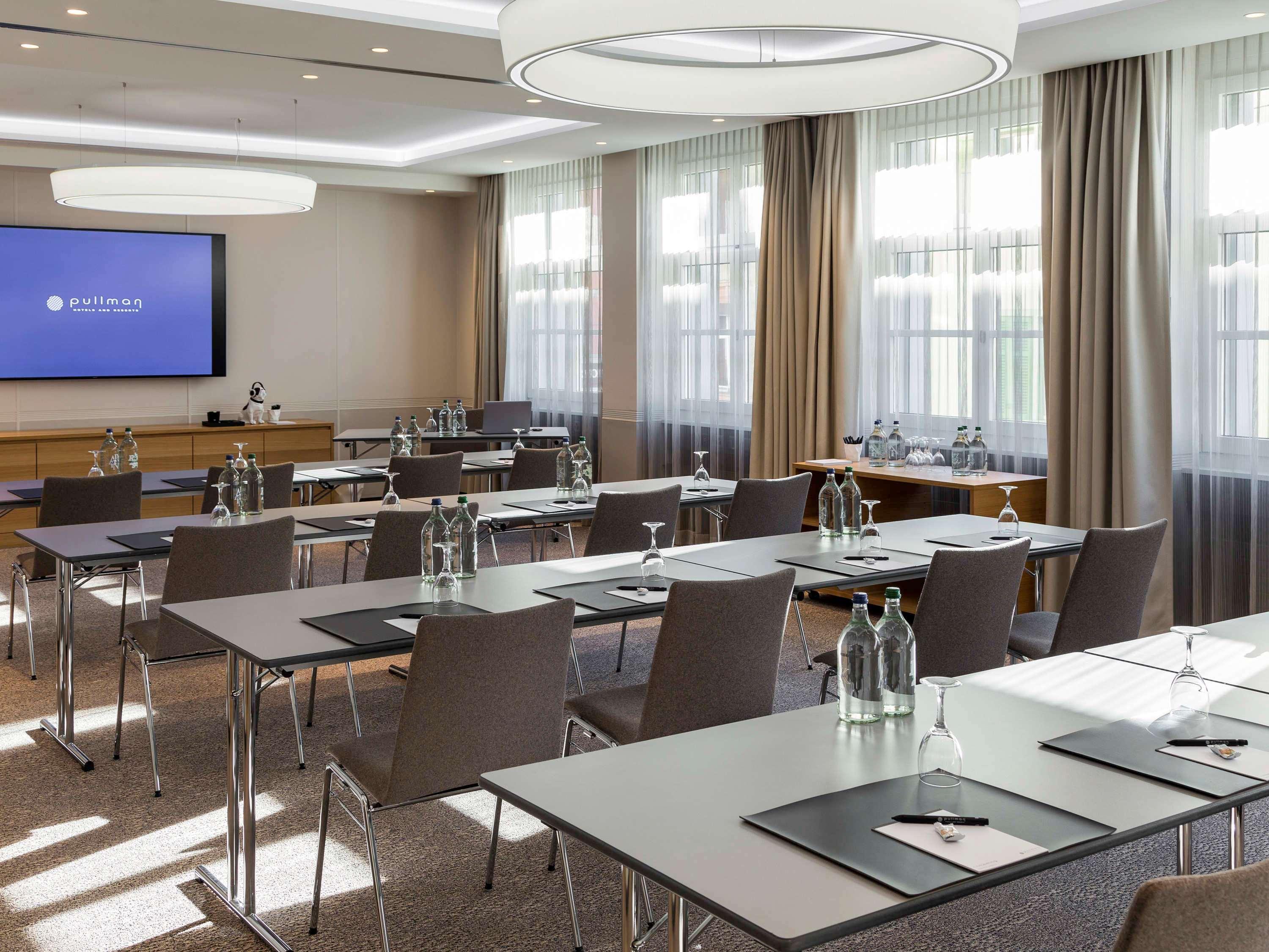 Pullman Basel Europe Hotel Екстериор снимка